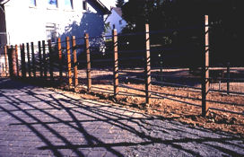 Das Mahnmal und Hans-J�rgen Breuste w�hrend der Bauphase